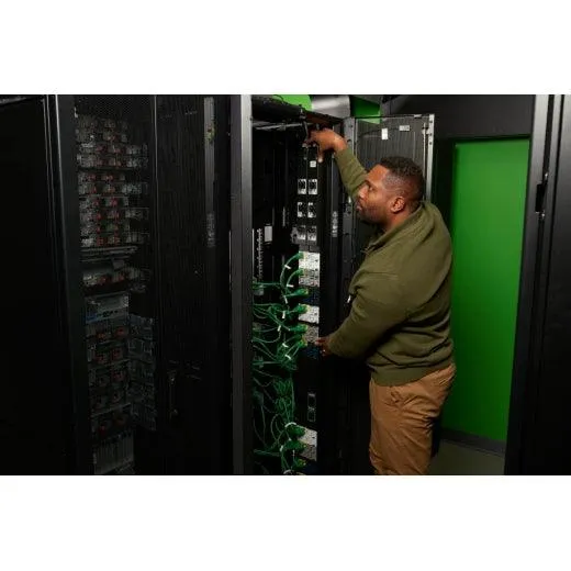 APC 50|60 Hz | 200 - 240 | 346 - 415VAC | Load Capacity 17300VA (APDU10350SM)