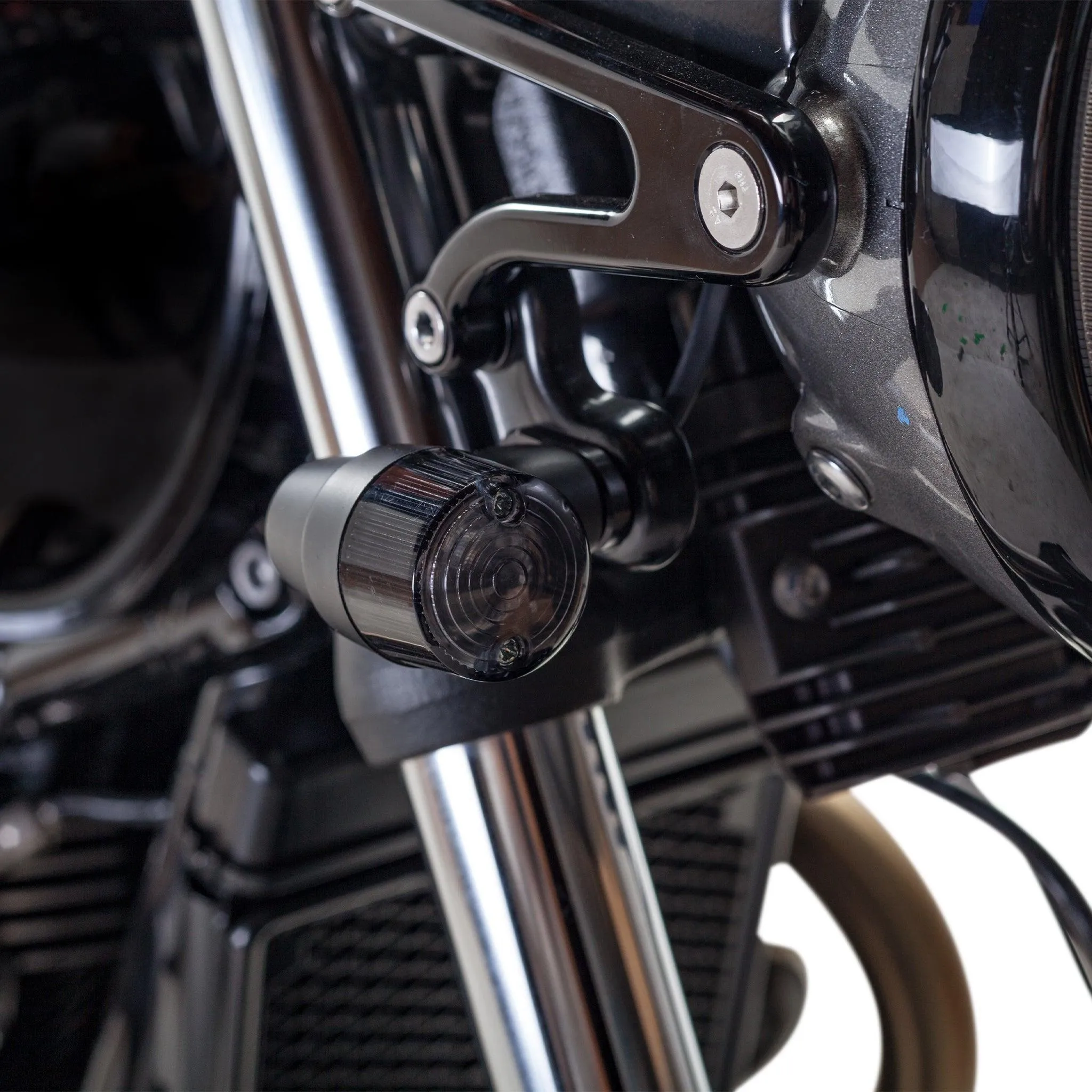 Plug & Play Retro Turn Signals for Triumph Bonneville & T100 / Bonneville SE (2001-2016) | Front Stock Location
